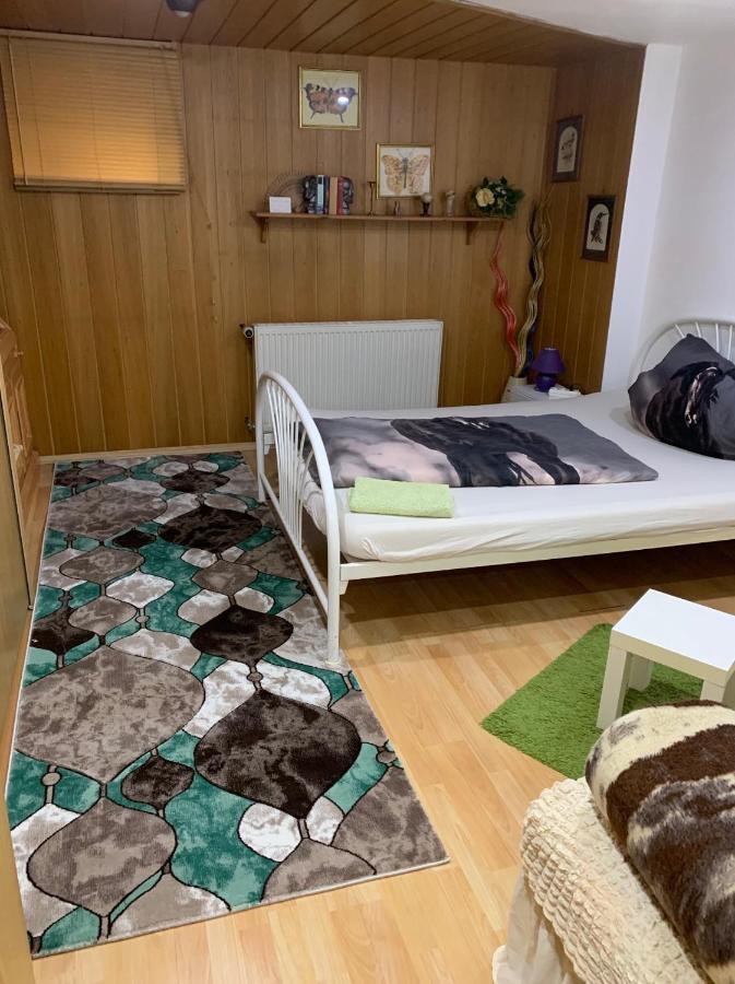 Schoenes Doppelbettzimmer Im Untergeschoss Inkl Parkplatz Nach Verfuegbarkeit Essen Exteriér fotografie